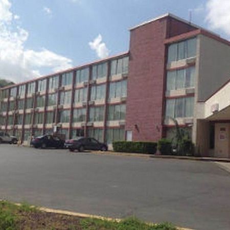 Days Inn Ийстън Екстериор снимка