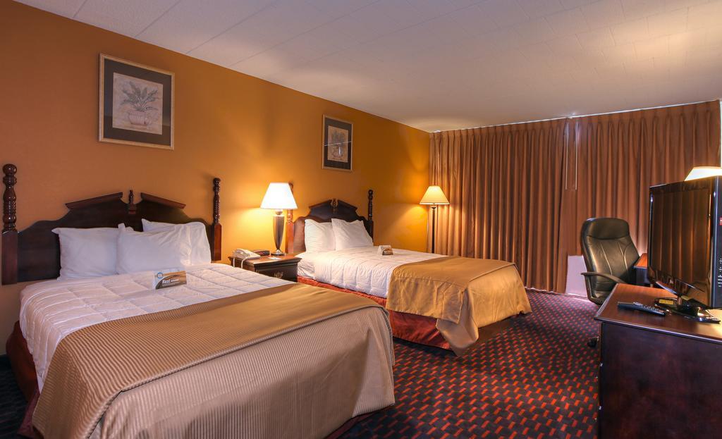 Days Inn Ийстън Екстериор снимка