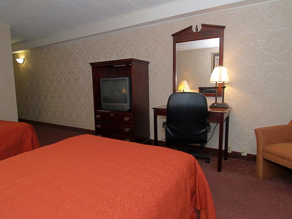 Days Inn Ийстън Екстериор снимка