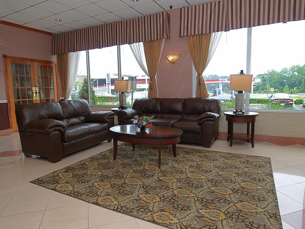 Days Inn Ийстън Екстериор снимка