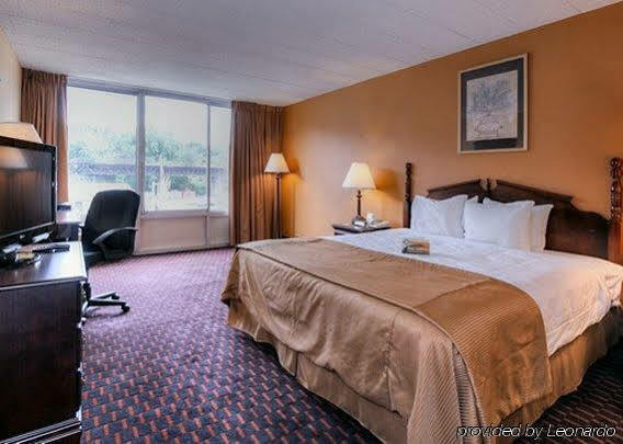 Days Inn Ийстън Екстериор снимка